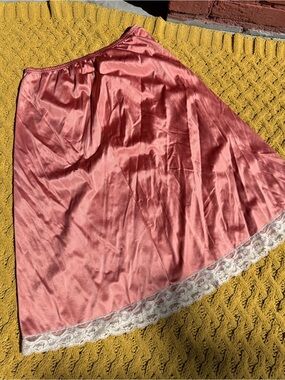 Vanity Fair Vintage Pink Nylon Lace Trim Half Slip Skirt Size Medium Made In USA
